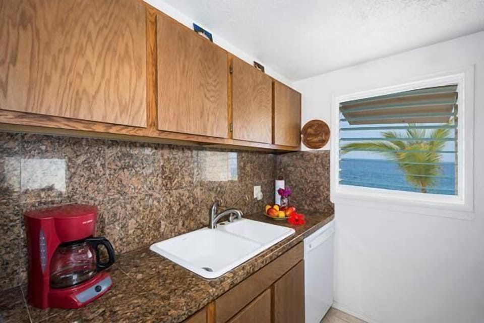 Condo, 1 King Bed, Ocean View (Keauhou Kona Surf and Racquet Club To) | Private kitchen | Toaster, paper towels, dining tables