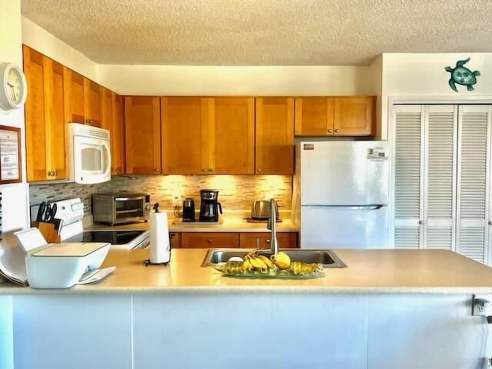 Condo, 1 Queen Bed with Sofa bed (Alii Villas#340 Top floor with Ocean ) | Private kitchen | Oven, dishwasher, toaster, paper towels