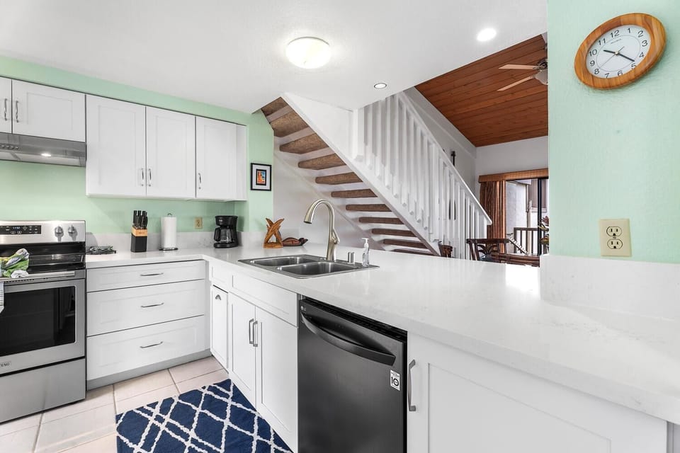 Condo, Multiple Beds (Kona Coast Resort at Keauhou Gardens ) | Private kitchen | Oven, dishwasher, toaster, paper towels