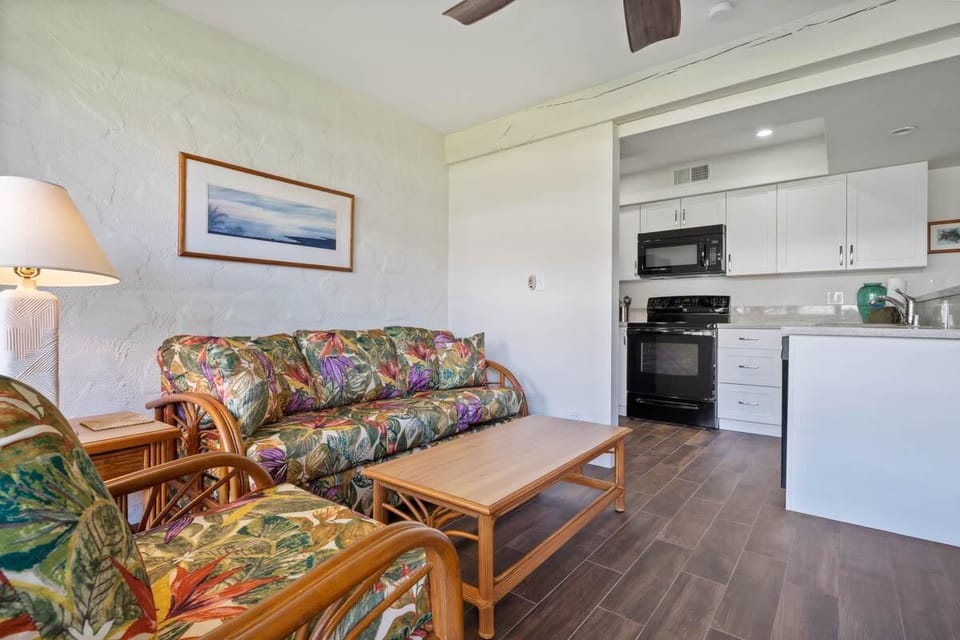 Condo, 1 Queen Bed with Sofa bed (Casa De Emdeko 204) | Living area | TV