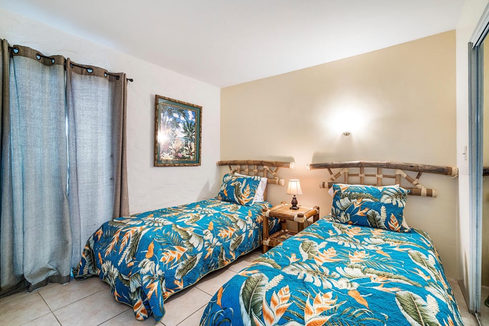 Condo, 1 King Bed with Sofa bed (Casa De Emdeko 219) | 2 bedrooms, iron/ironing board, free WiFi, bed sheets