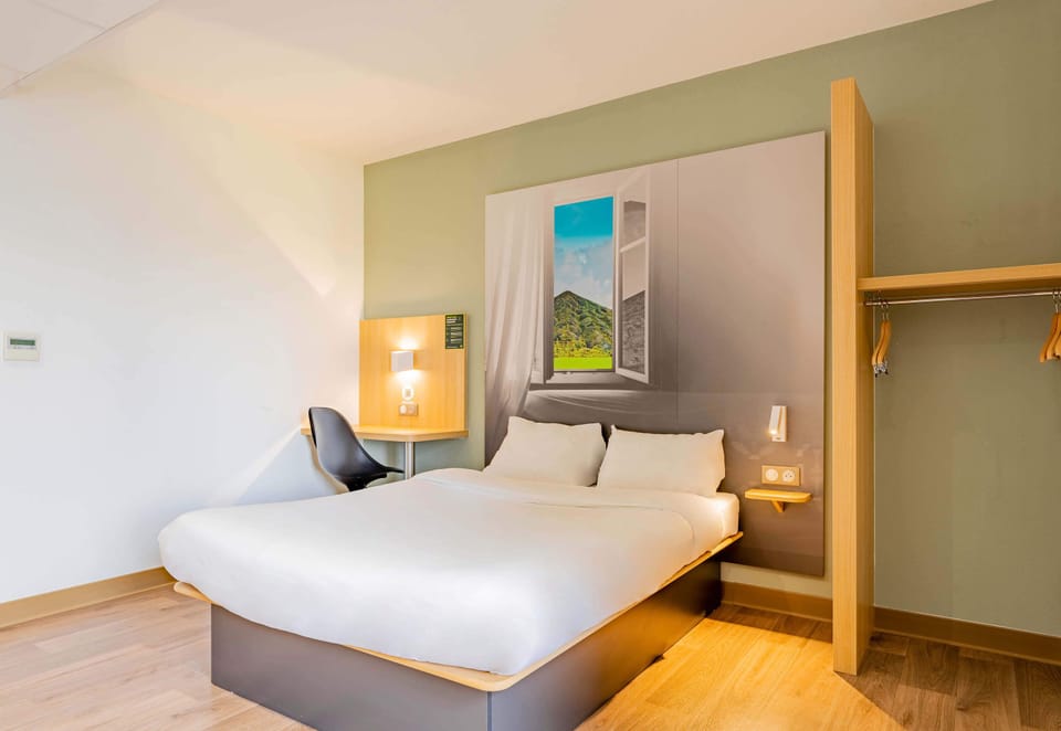 Double Room, Accessible, Non Smoking | Select Comfort beds, individually furnished, desk, blackout drapes