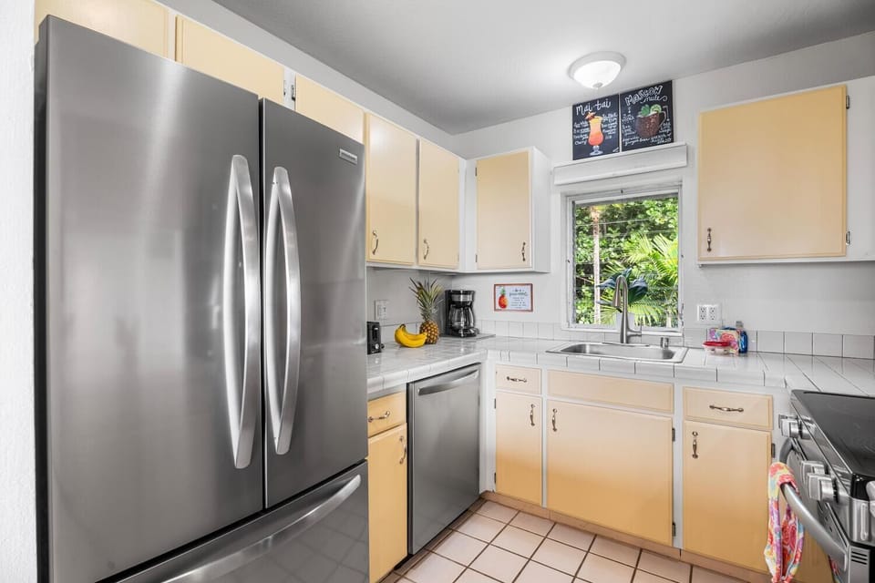Condo, Multiple Beds (Keauhou Akahi 210) | Private kitchen | Oven, toaster, paper towels