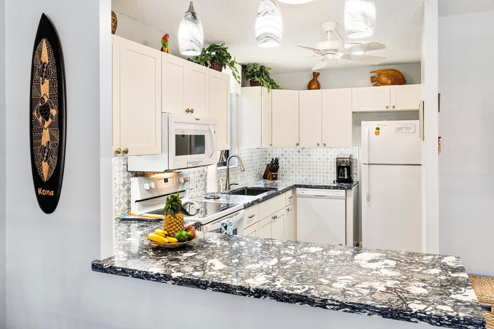 Condo, 1 King Bed, Ocean View (Kona Makai 1-204 Oceanview! AC! Remod) | Private kitchen | Fridge, microwave, oven, stovetop