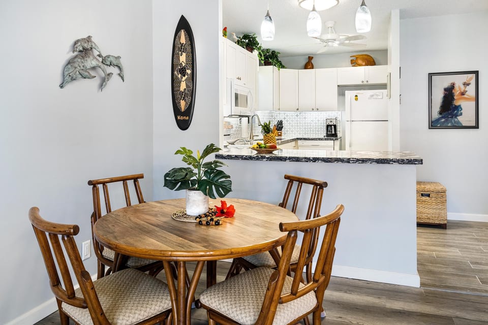 Condo, 1 King Bed, Ocean View (Kona Makai 1-204 Oceanview! AC! Remod) | Dining