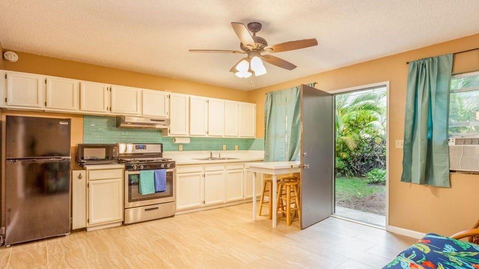 Condo, 1 King Bed with Sofa bed (Kona Shores#130) | Private kitchen | Oven, toaster