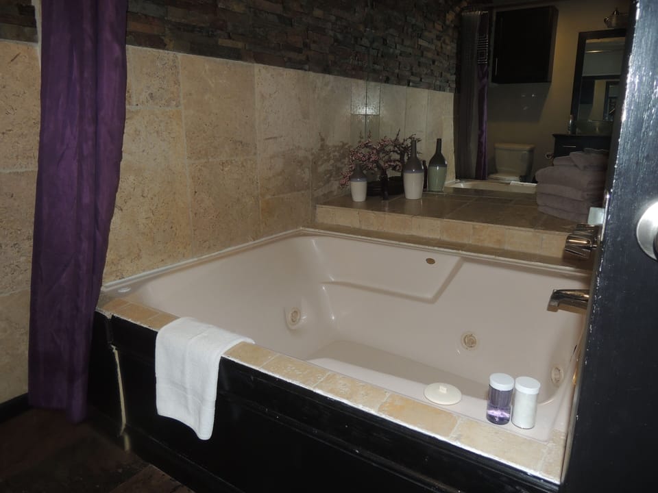 Lavender Suite | Bathroom | Free toiletries, hair dryer, bathrobes, towels