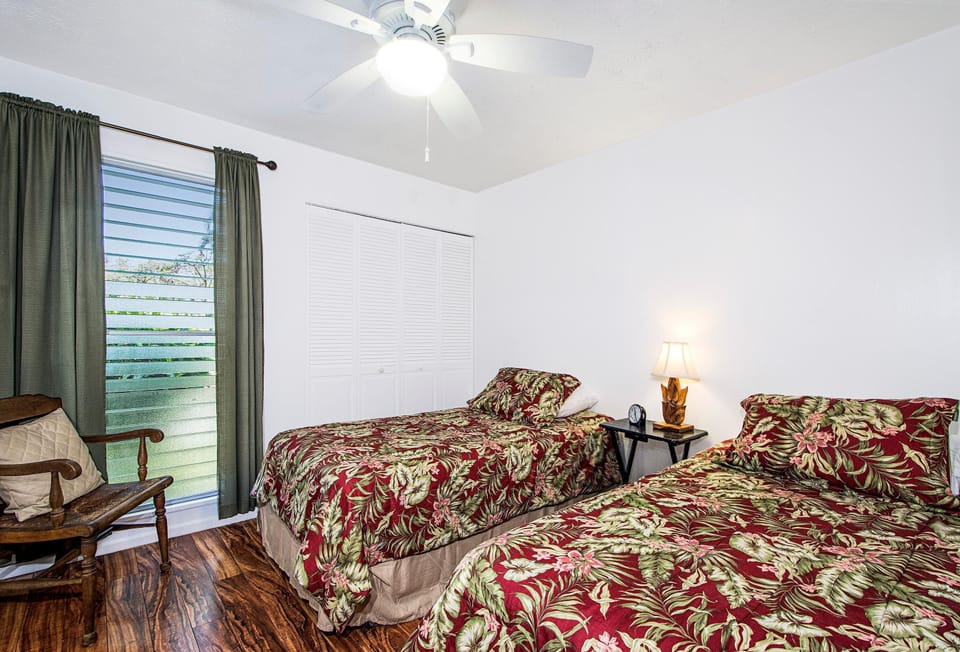 Condo, Multiple Beds, Partial Ocean View (Keauhou Kona Surf & Racquet Club #37) | 3 bedrooms, individually decorated, individually furnished