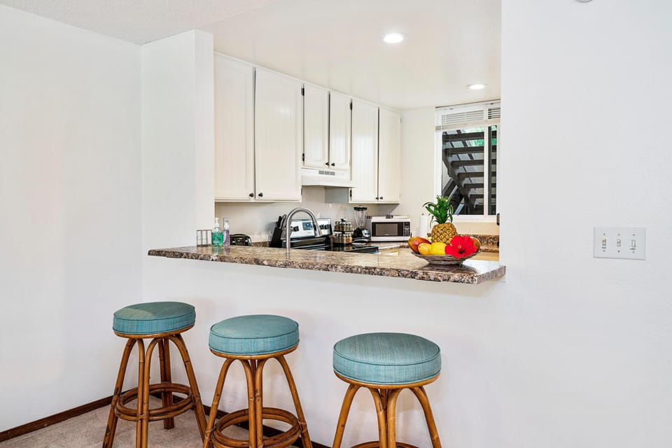 Condo, Multiple Beds (Keauhou Kona Surf & Racquet Club #6-1) | Private kitchen | Oven, dishwasher, toaster, paper towels