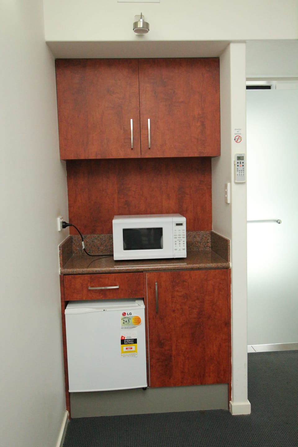 Twin Room, Multiple Beds, Refrigerator & Microwave (Twin Room) | Private kitchenette | Fridge, microwave, coffee/tea maker, toaster