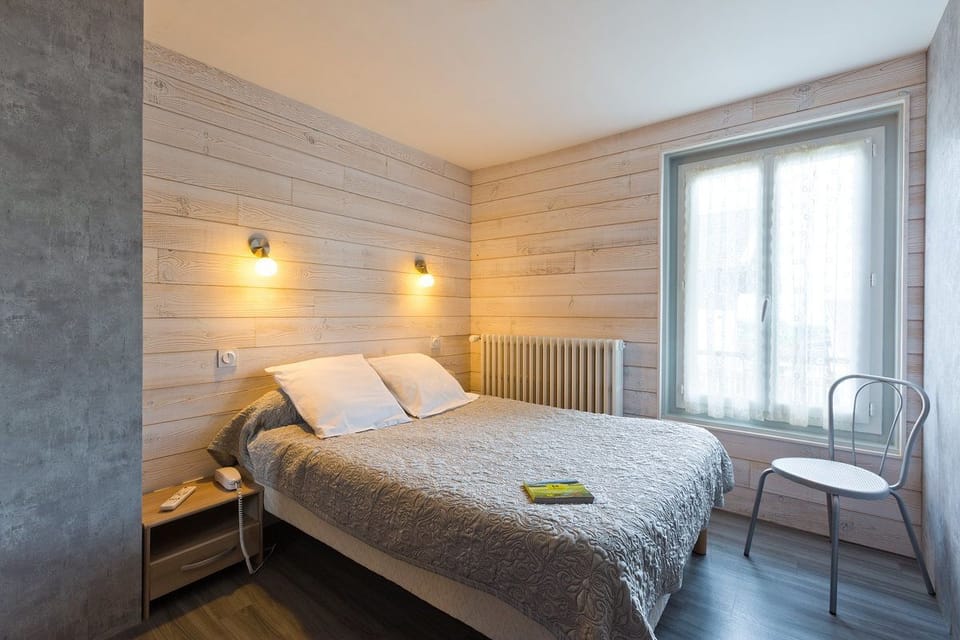 Double Room | Iron/ironing board, free cribs/infant beds, rollaway beds, free WiFi