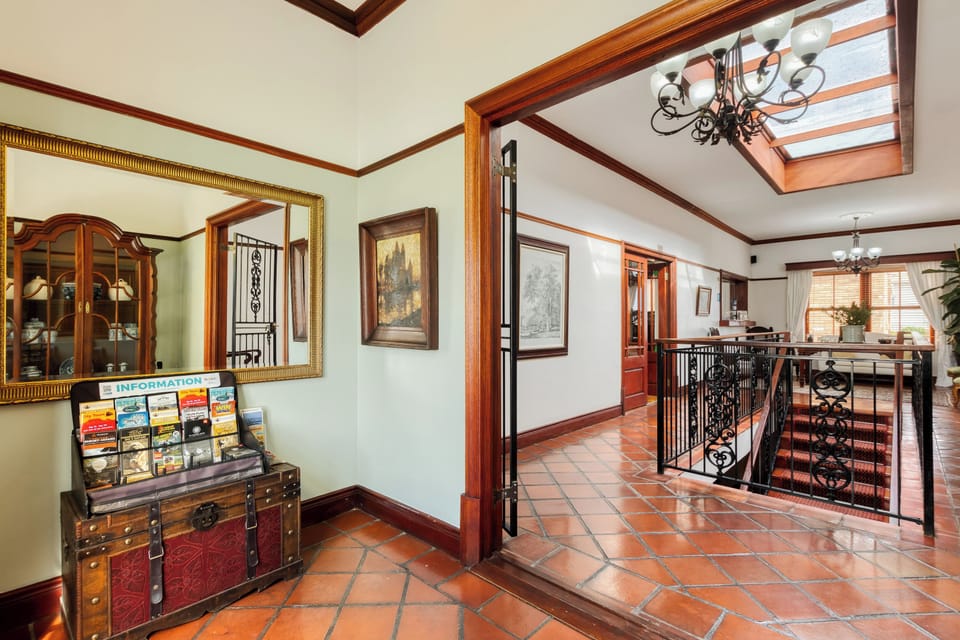 Berg en Zee Guesthouse Bed and Breakfast in Cape Town