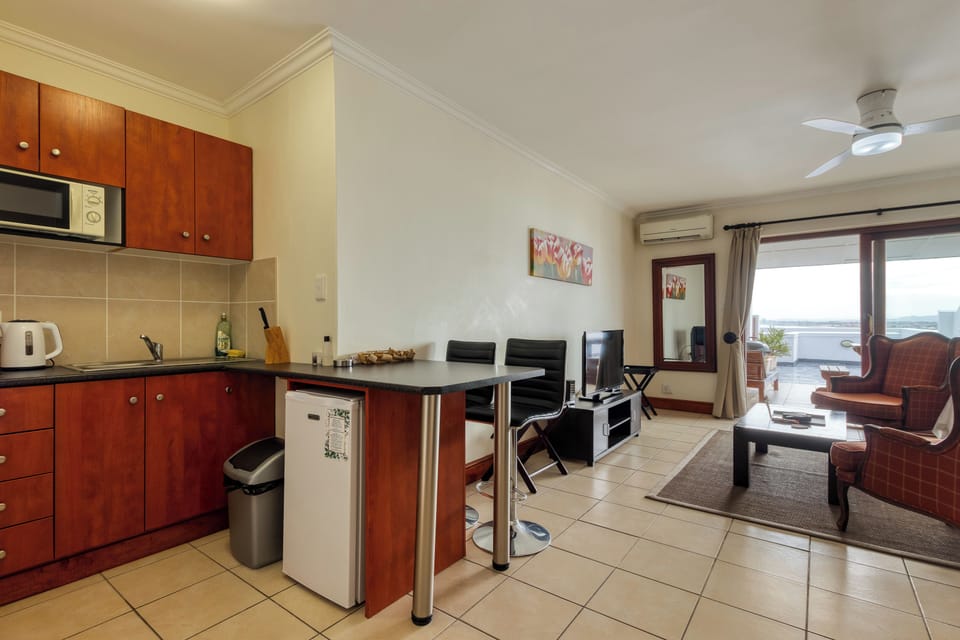 Junior Penthouse, Sea View (Penthouse ) | Private kitchen | Electric kettle