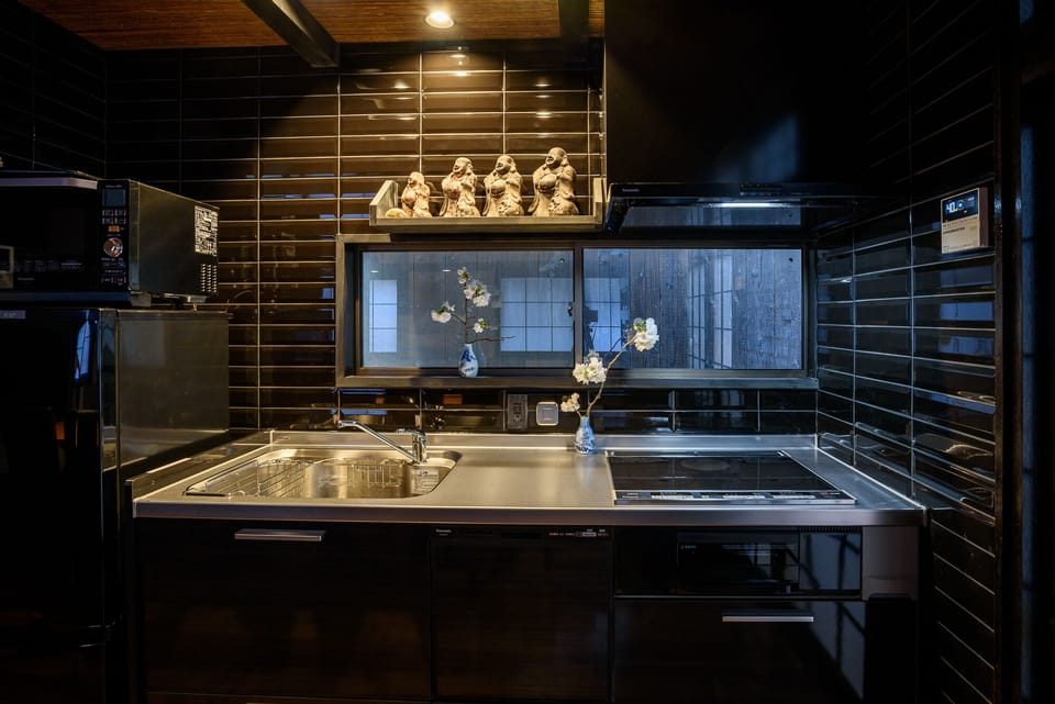 Fully equipped kitchen, with fridge, Induction plate, Wave-Oven/Oven, Dish washer, etc.