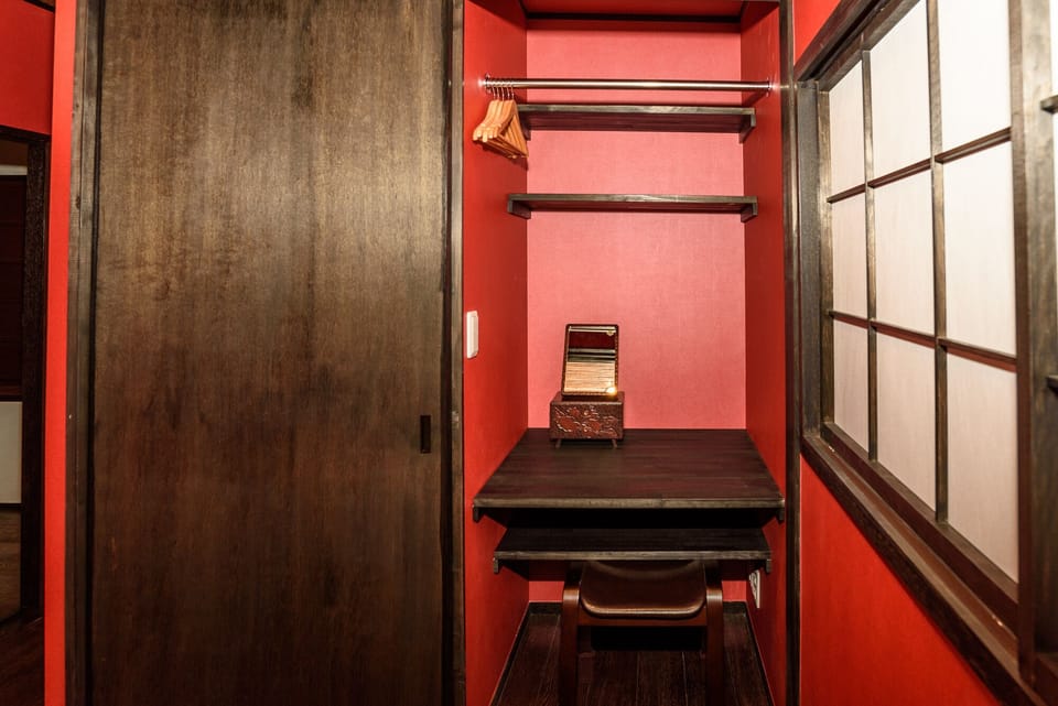 A little working desk in the Western bedroom on the upper floor.