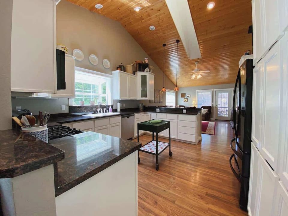 Olympic Guesthouse - Emerald Valley Inn - Kitchen