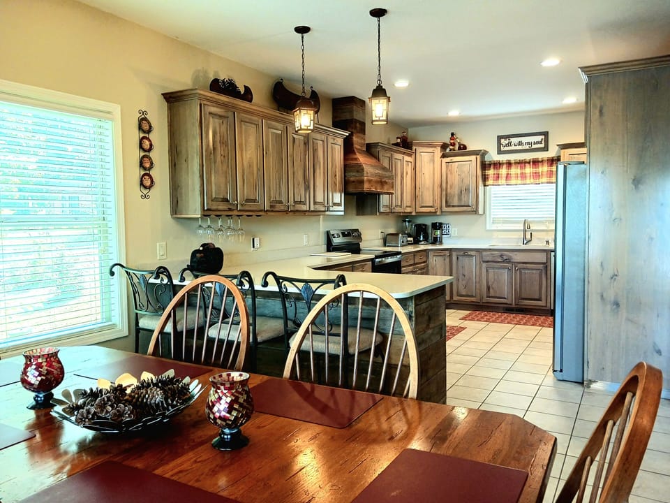 Stove, Microwave, Full Sz Refrigerator w/ ice & water in door, Dish Washer