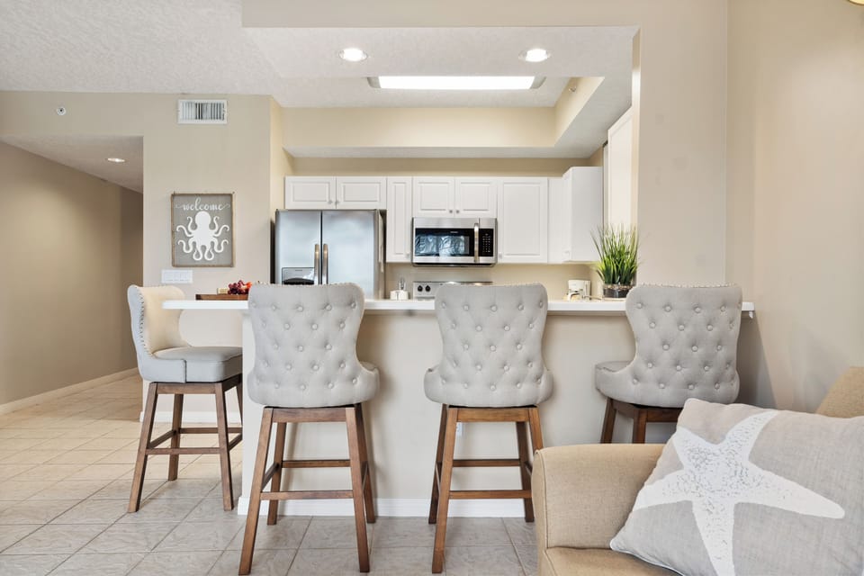 Breakfast Bar & Kitchen