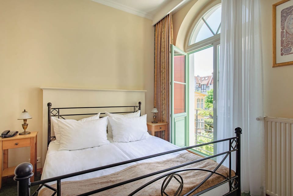 Deluxe Double Room, 1 Double Bed | Pillowtop beds, blackout drapes, iron/ironing board, free WiFi