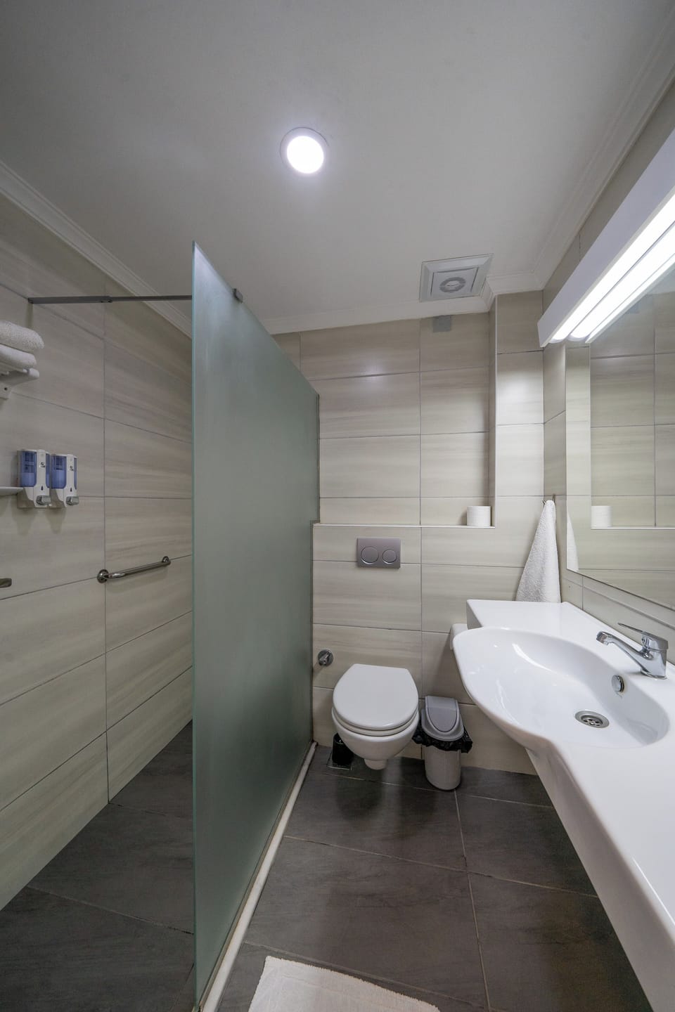 Triple Room | Hypo-allergenic bedding, pillowtop beds, minibar, desk