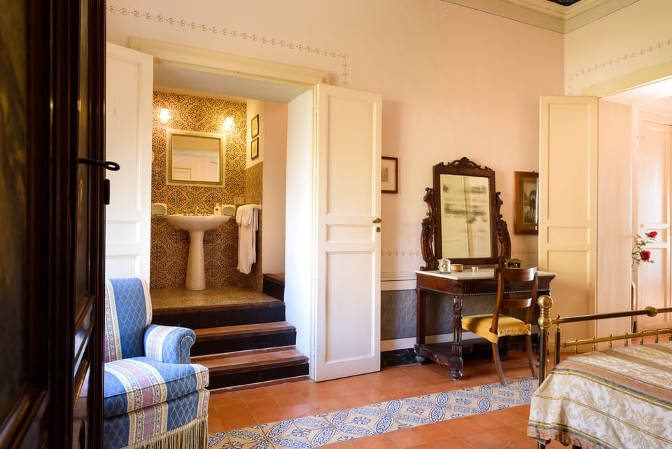 Junior Suite, 1 Queen Bed, Garden View | Desk, WiFi (free), bed sheets