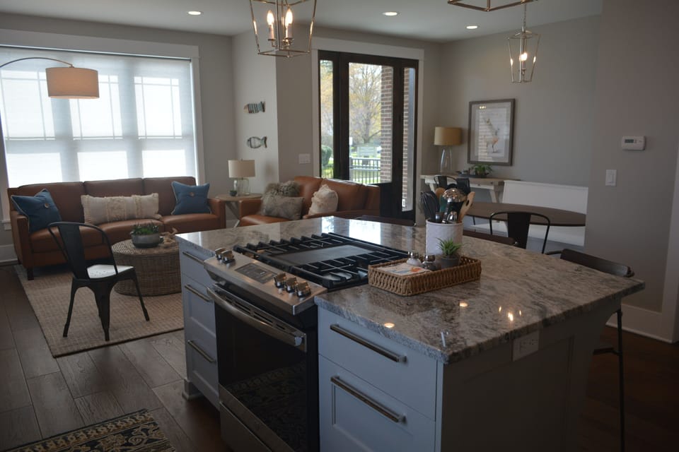 End Unit Condo (10)