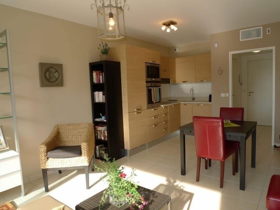 View to dining area and kitchen