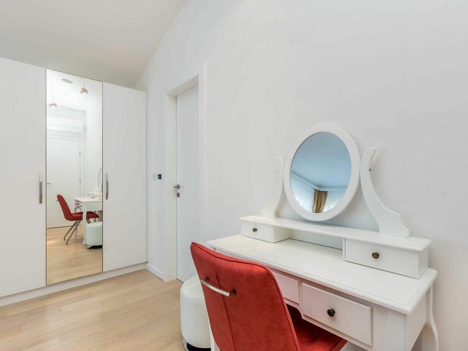 Property, Furniture, Chair, Drawer, Comfort, Building, Cabinetry, Wood, Table, Interior Design