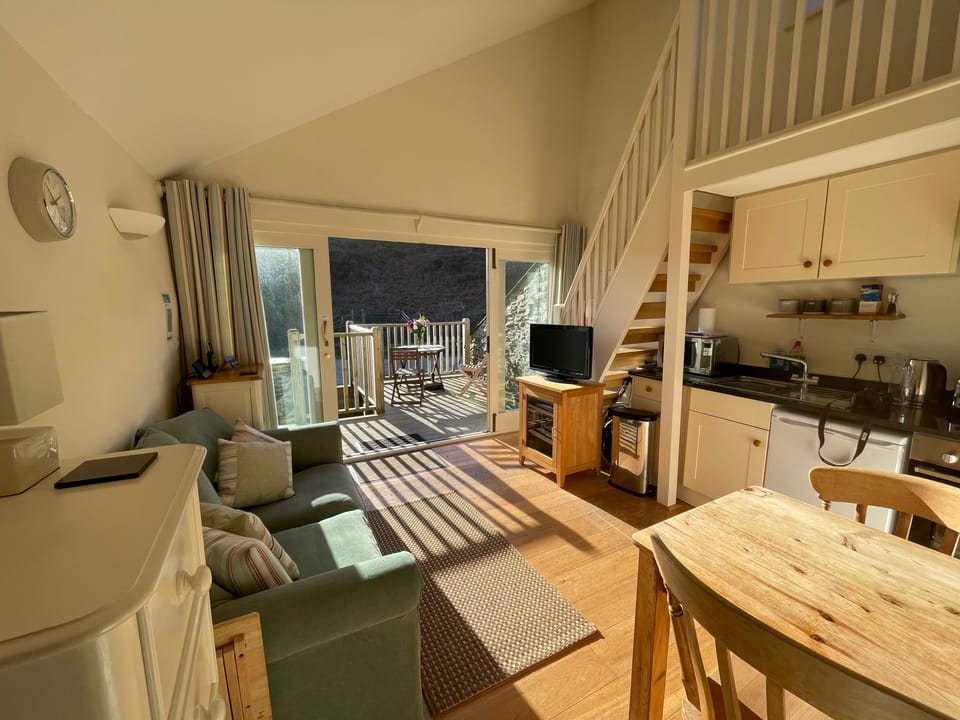 Kitchen/sitting room area
