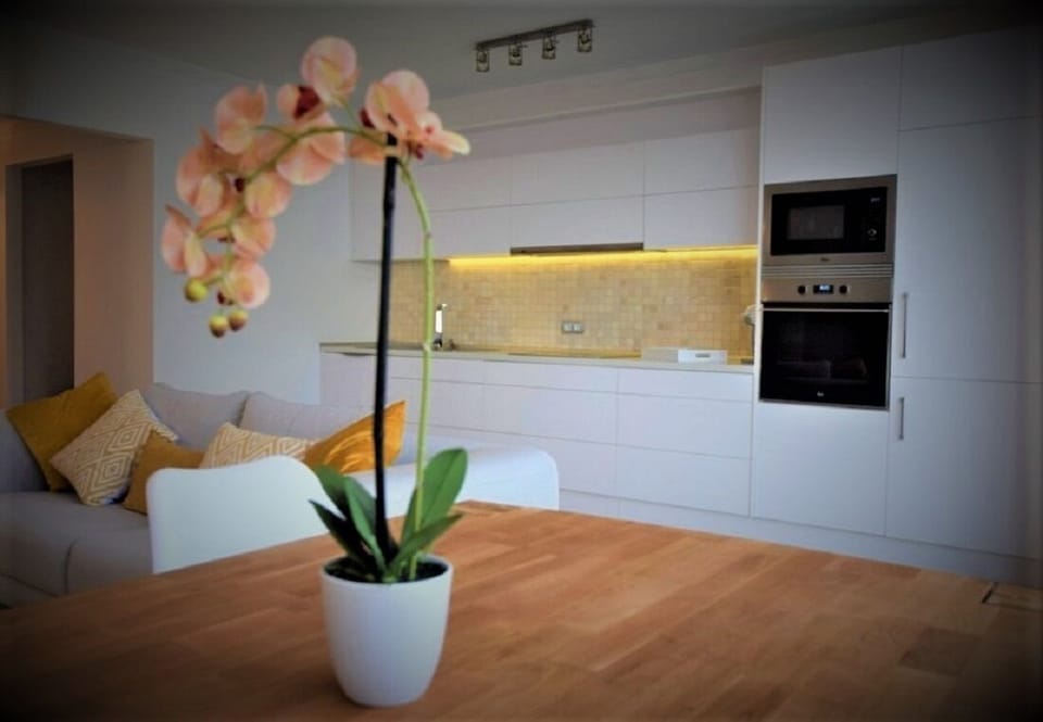 Solid Oak dining table overlooking the high-spec kitchen area