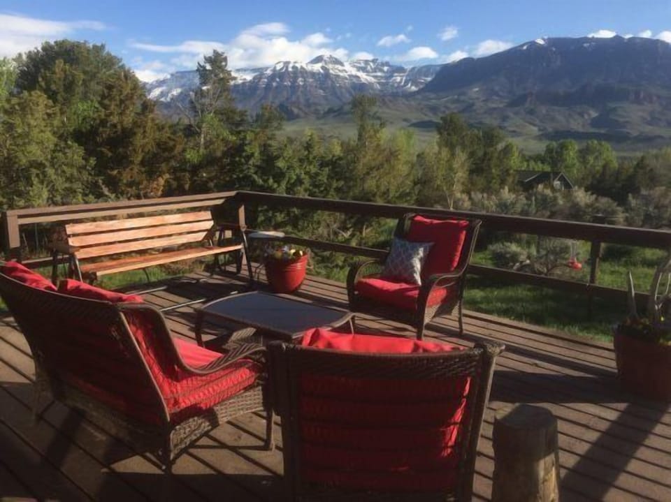 Located between Cody and Yellowstone, Green Creek Retreat is the perfect getaway for your family or group