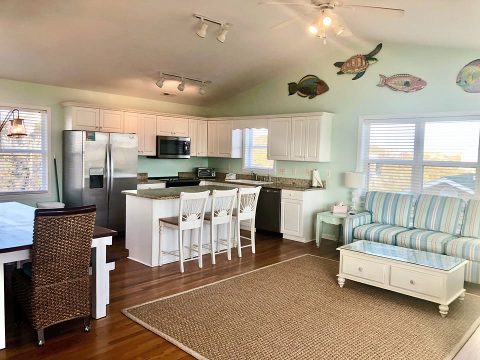 Large open kitchen and living area, great for entertaining. 