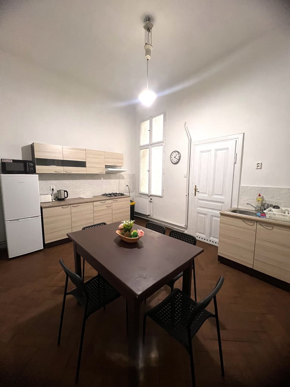 Basic Shared Dormitory, Mixed Dorm, Kitchen, Courtyard View (102) | Private kitchen | Full-size fridge, microwave, stovetop, toaster