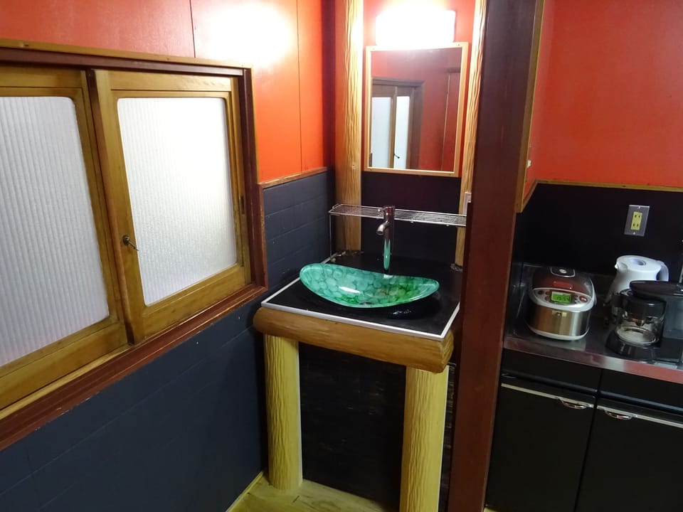 Wash bowl
