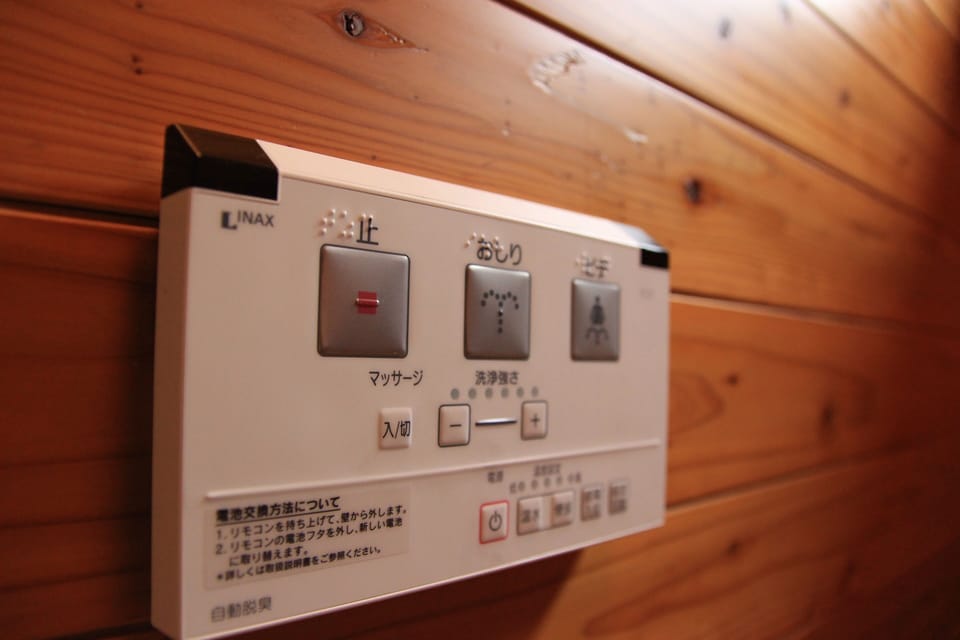 Okinawa Izumi / Secret Beautiful Cabin