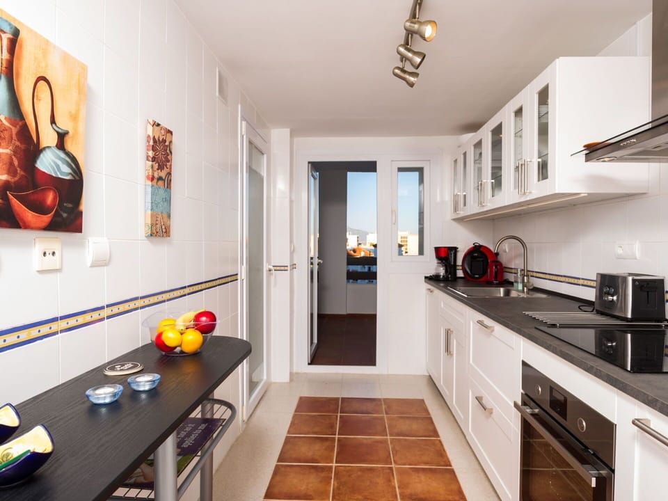 Property, Room, Countertop, Furniture, Building, Interior Design, Kitchen, Floor, House, Ceiling