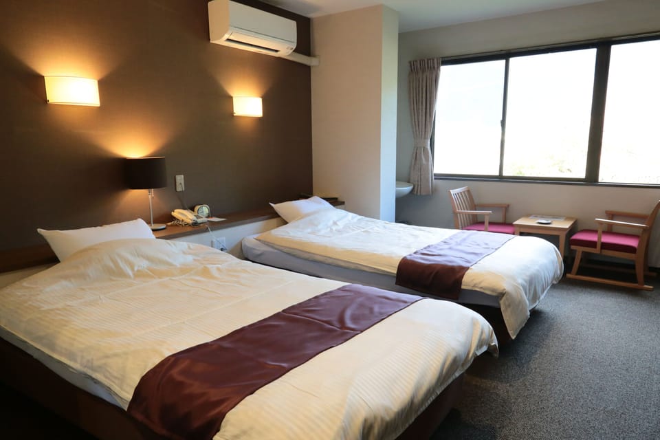 Twin Room, Non Smoking | In-room safe, desk, WiFi (free), bed sheets