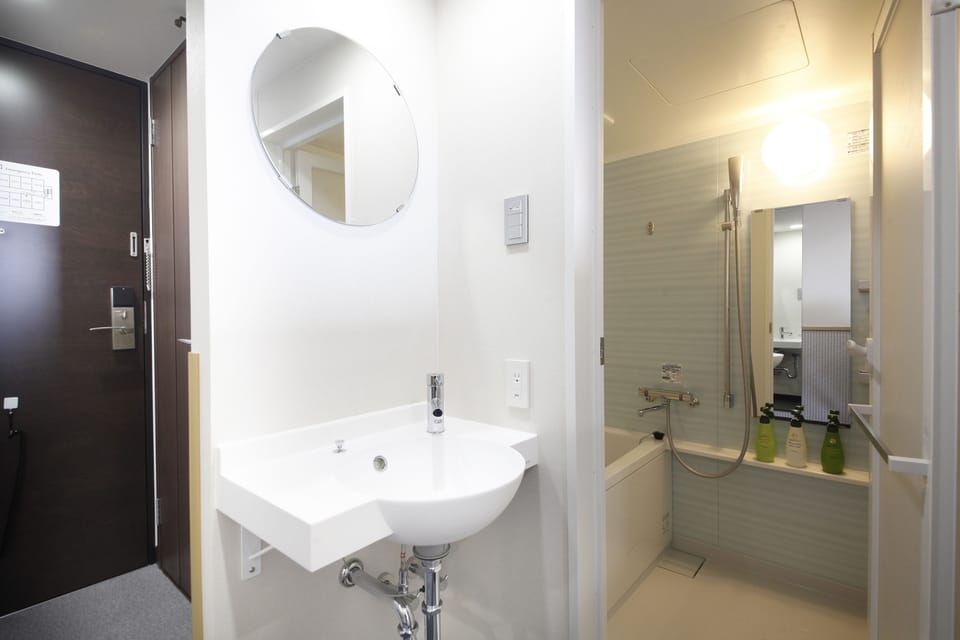 Separate tub and shower, deep soaking tub, free toiletries, hair dryer