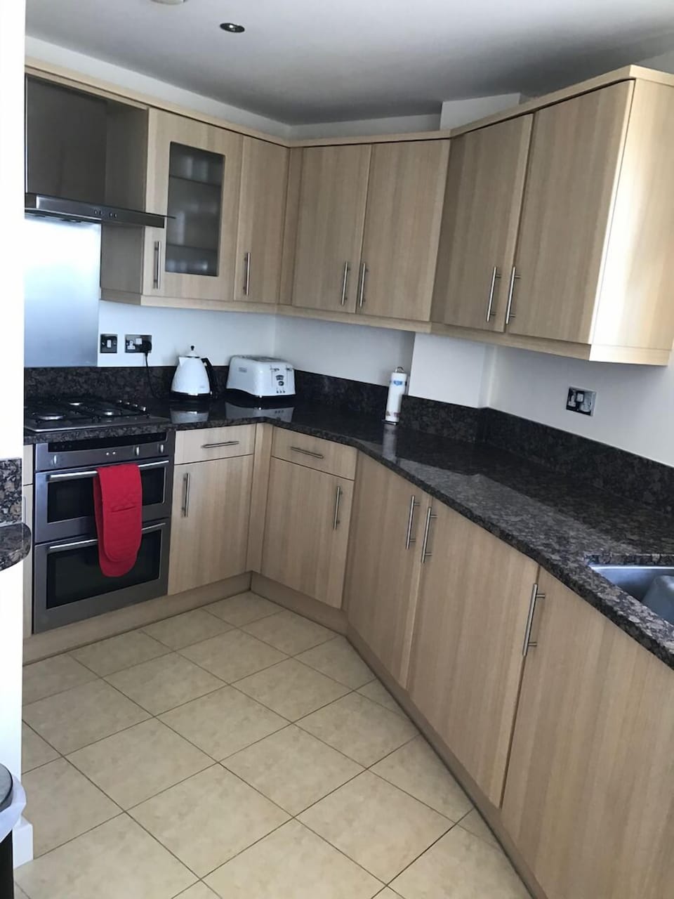 Modern, well-equipped kitchen