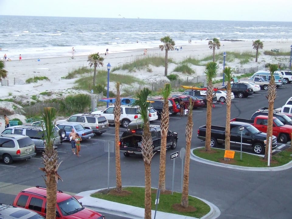Walking distance to pier, pavilion, and beach.