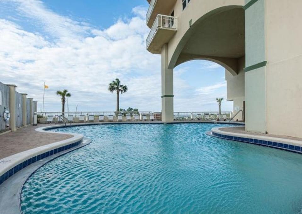 Beach side pool with hot tub 