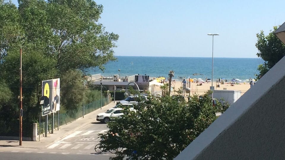 RICCIONE with BEACH and AQUAPARK INCLUDED /BEACH and AQUAPARK included !!! House in Riccione