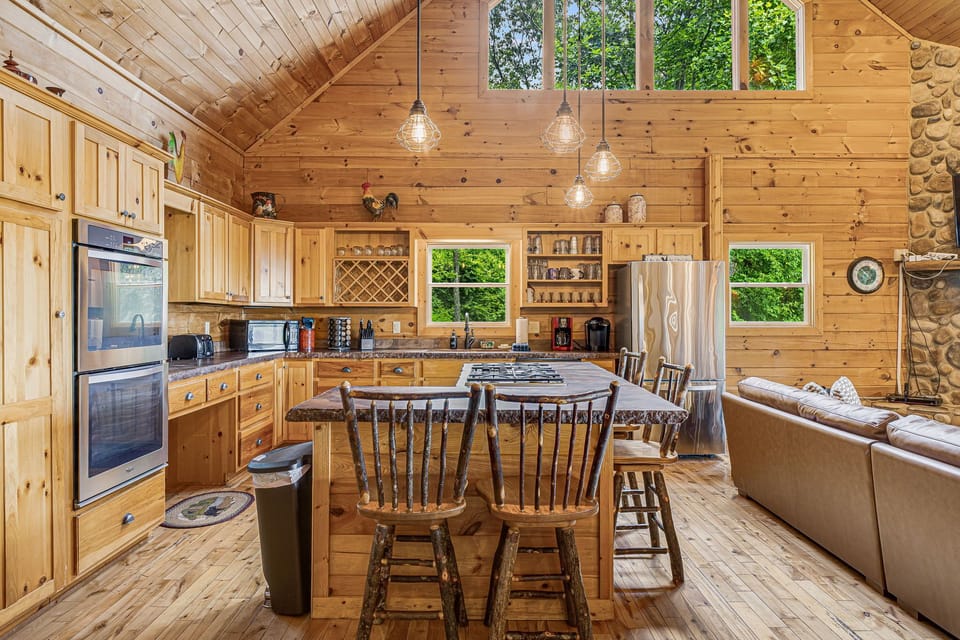Gourmet Kitchen w/ Stainless Steel Appliances