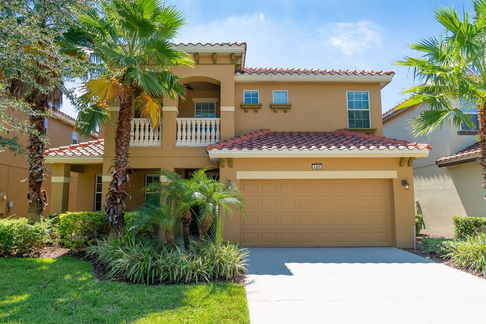 Front of rental near Disney