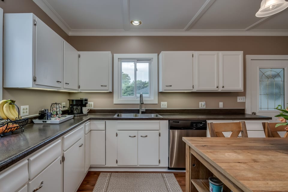 So much counter space and a large single bowl sink!  