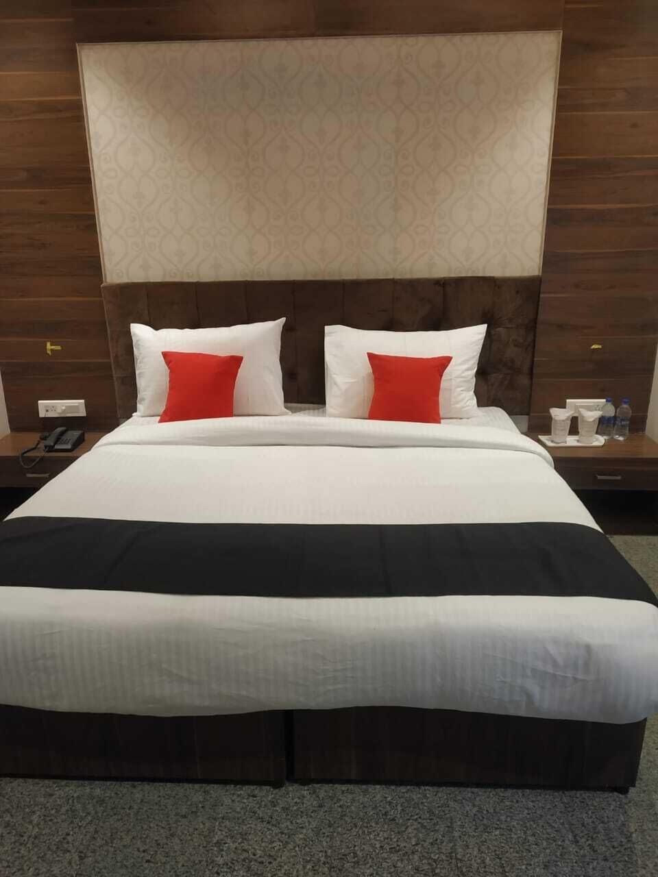 Suite | Living area | Flat-screen TV