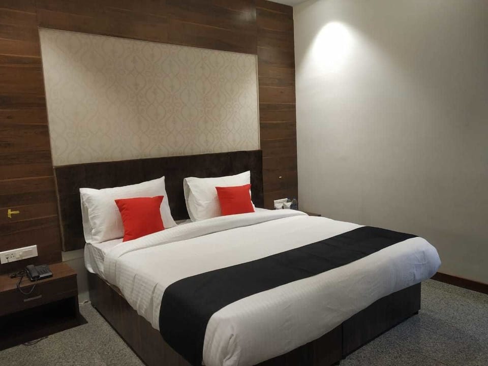 Suite | Living area | Flat-screen TV