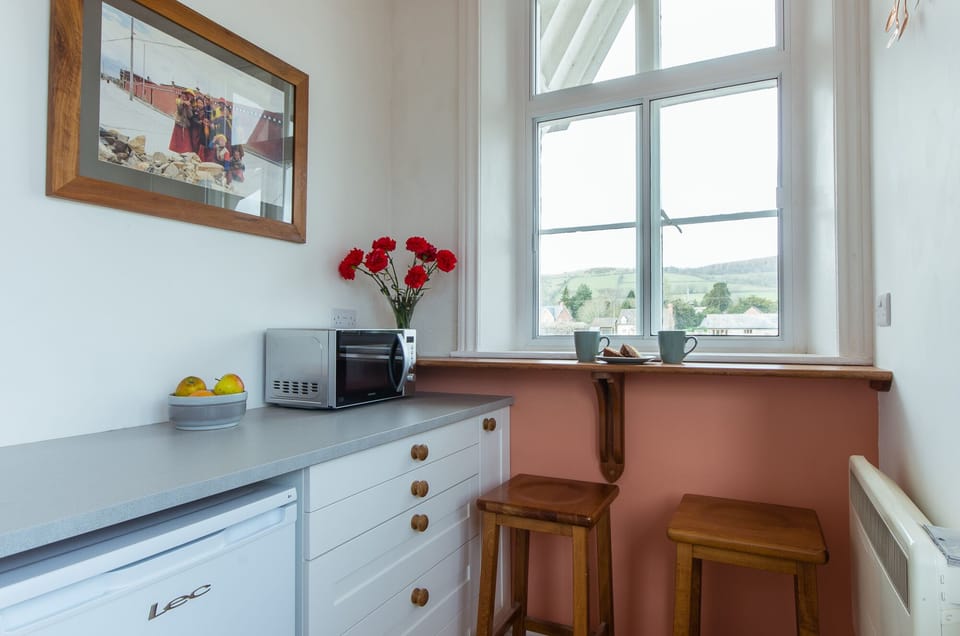 Sit at the breakfast bar and have a coffee while enjoying the view of the hills