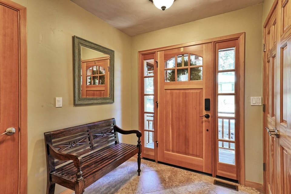 Open and inviting entry way