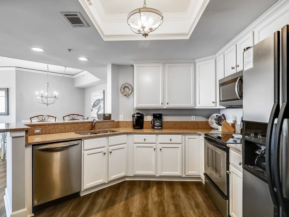 Kitchen with Stainless Steel Appliances at 6207 Hampton Place
